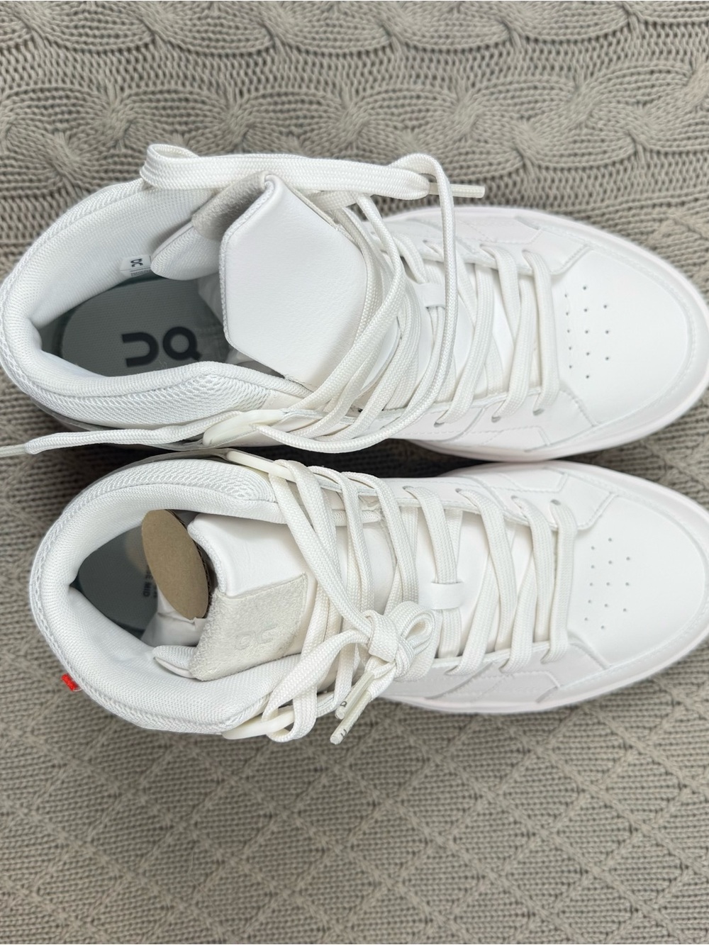 On Running The Roger All-White High-Top Sneakers Womens 9 - Picture 4 of 10
